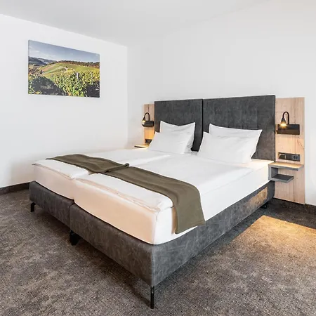 Bei Storaths Inn Oberstreu